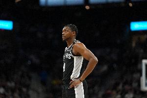 场均18.9分3.8篮板!明天马刺客战灰熊 福克斯因下背部紧张缺阵 - 资讯配图