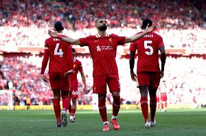 唏嘘!33岁萨拉赫上赛季34球23助40万周薪续约,今年断崖下滑离队 - 资讯配图