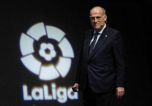 世体：西甲对球员协会提出诉讼，理由为球员静默抗议损害赛事形象 - 资讯配图