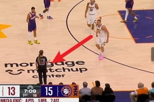 女裁判也不行！掘金包夹抢断 裁判哨声延迟判犯规&约基奇怒喷吃T - 资讯配图