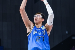 点赞!周琦罚球破冰后6罚全中&末节攻防强硬 全场贡献12分9板2帽 - 资讯配图