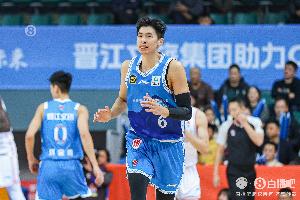 打光最后一颗子弹！邹阳最后9秒砍下7分 全场拿到17分5板 - 资讯配图