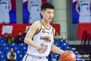 不在状态!王岚嵚10投仅3中拿到11分 三分8中3 - 资讯配图