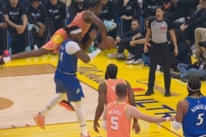 得注意啊！莫布里开场3分钟被吹2次犯规 仍留在场上 - 资讯配图