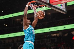 迪亚巴特：早知道科比·怀特得分厉害 但他总能给我们惊喜 - 资讯配图