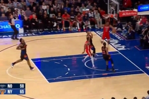 舒展！德章泰·穆雷疾速反击 助飞墨菲双方滑翔空接砸扣！ - 资讯配图