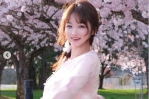 人若桃花!杨瀚森女友更新社媒晒踏春照 小杨点赞 - 资讯配图