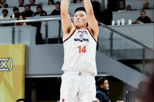 李弘权:山西的转换很强 我们在防守端限制了他们 进攻也在节奏上 - 资讯配图