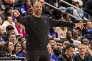 火箭加时领先13分被森林狼15-0逆转!解说:这场球太…太抽象了 - 资讯配图