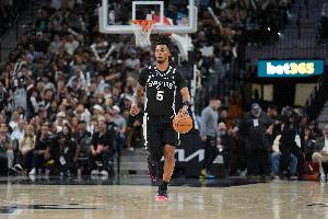 没有压力就乱打！卡斯尔半场5次失误得12分3板5助 6中4&罚球7中4 - 资讯配图