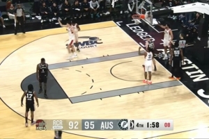 被冤枉了！杨瀚森防守造成对手投篮出界给前场球 要求挑战并成功 - 资讯配图