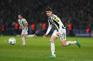 罗马诺：纽卡与19岁小将刘易斯·麦利商谈续约，俱乐部视他为未来 - 资讯配图