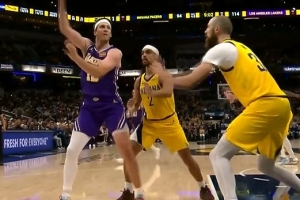 神来之笔！里夫斯圆月弯刀写意妙传 海斯一飞冲天空接暴扣 - 资讯配图