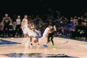 开局不利！阿门和迪文岑佐相撞 火箭4-12落后被迫叫停 - 资讯配图