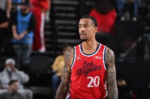 球场小透明!科林斯出战22分17秒 2投0中得到0分5板1断 - 资讯配图