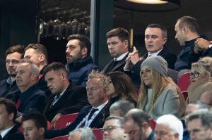 杰拉德:利物浦想替代萨拉赫,必须签下世界顶级边锋之一才行 - 资讯配图