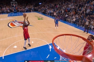 不是一两次了！KD揭幕战对阵雷霆也丢关键罚球 被拖进加时惜败 - 资讯配图