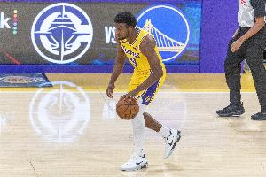 里夫斯谈布朗尼：他进了个关键跳投 他很努力&只需要比赛经验 - 资讯配图