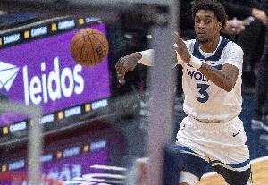 麦克丹尼尔斯因抽筋第四节离场，下场可出战 - 资讯配图