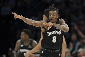 招牌起飞庆祝动作！海兰德自信超远三分 一炮轰停火箭！ - 资讯配图