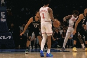 戈贝尔使暗劲儿顶泰特&泰特怒推戈贝尔吃T 同时康利犯规送罚球 - 资讯配图