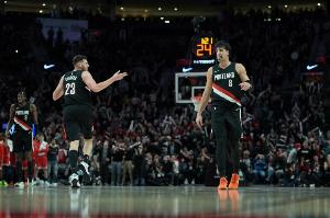 团队胜利!开拓者七人上双轰下130分 大胜雄鹿31分 - 资讯配图