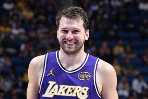 77太狠了!东契奇单节20+次数追平哈登 并列NBA历史第3! - 资讯配图