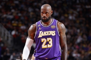 路威：湖人球迷&名宿都不欢迎老詹回归 他怎可能还会降薪留队？ - 资讯配图