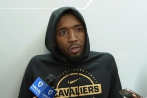 【完整版】米切尔赛后：谈防守策略 不满判罚 谈哈登持球打法 - 资讯配图