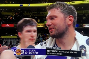 东契奇:才输了一场大家就在说我们的坏话 能反弹赢球很棒 - 资讯配图