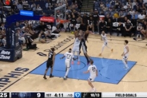 残暴！卡斯尔直杀内线 腾空而起力压亨德里克斯暴力隔扣 - 资讯配图