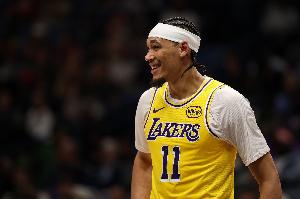 海斯:詹东里能吸引包夹 我尽量让自己处于他们能够找到我的位置 - 资讯配图