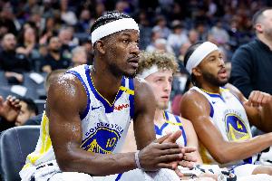 两个重伤报销!科尔:希望巴特勒和穆迪能在下赛季中期左右复出 - 资讯配图