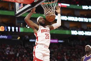 火媒:奥科吉是火箭目前替补席最好的可用球员 但不知为何被雪藏 - 资讯配图