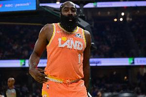 36岁背靠背还往死了用！哈登出战42分半10中4得18分9板7助5失误 - 资讯配图