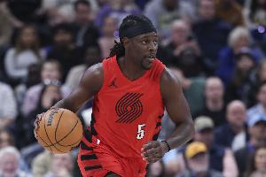 神准且全能！霍勒迪半场4记三分球拿下13分4板5助1断 - 资讯配图