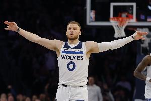 迪文岑佐谈关键三分：原本是要传球给海兰德 芬奇教练让我去接球 - 资讯配图