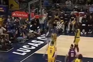 调皮可爱！詹姆斯转发布朗尼扣篮后吐舌片段 并评论吐舌表情 - 资讯配图