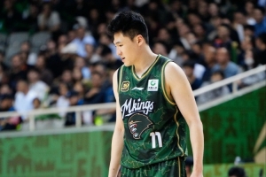 扛起球队内线！赵柏清11中7高效拿下21分12板 5前场板 - 资讯配图