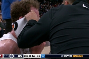 看着都疼！珀尔特尔拼抢被马瑟林击中面部 血流满面 - 资讯配图