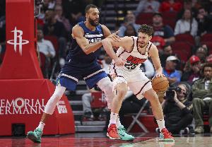 排名上不去了?火箭和湖人掘金交手都是劣势 和狼最后一场很关键 - 资讯配图