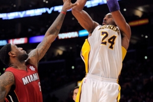 詹科最后一投选谁？微笑刺客：让詹姆斯做决策 让科比出手投篮 - 资讯配图