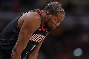 被防得很死!杜兰特半场11投仅2中拿到9分 三分3中1 - 资讯配图