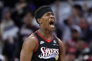 开场就燃起来！埃奇库姆比赛第一攻拉杆上进展现腰腹力量！ - 资讯配图