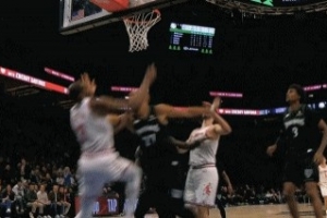 别伤害他英俊的面庞！戈贝尔贴防杜兰特犯规 一巴掌打到后者面部 - 资讯配图