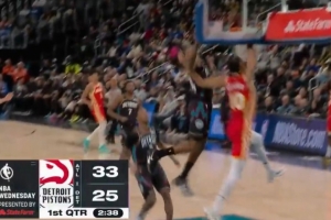 高低也是状元！杰伦·约翰逊长传 里萨谢三步单臂暴力隔扣詹金斯 - 资讯配图