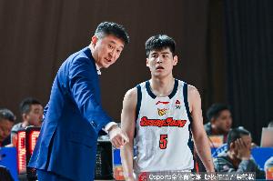 媒体人：陈家政无疑值得悉心培养 但广东男篮的头号目标是冲冠 - 资讯配图