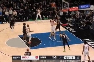 礼尚往来！申京补防大帽戈贝尔 后者镇守篮下回帽申京 - 资讯配图