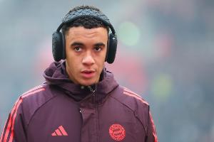 记者:担心穆西亚拉重伤恢复后很难踢世界杯 卡尔能进世界杯名单 - 资讯配图