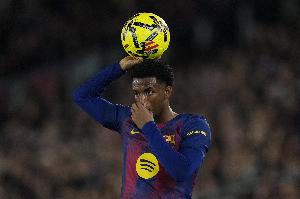 世体:曼联、曼城和维拉询问巴尔德情况,球员首要目标留在巴萨 - 资讯配图